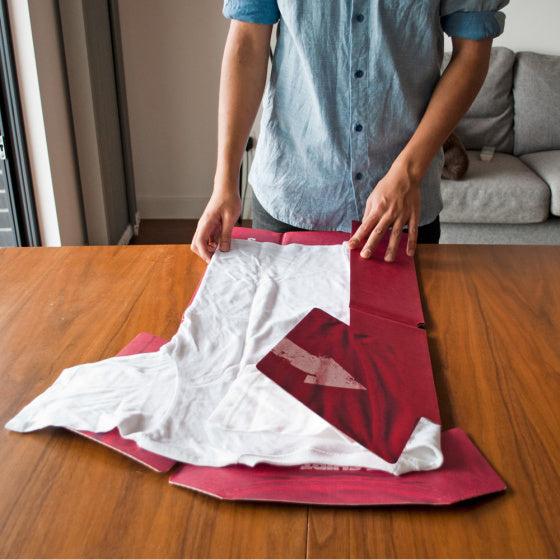 vouwhulp T-shirt 81,4 x 69 cm karton rood