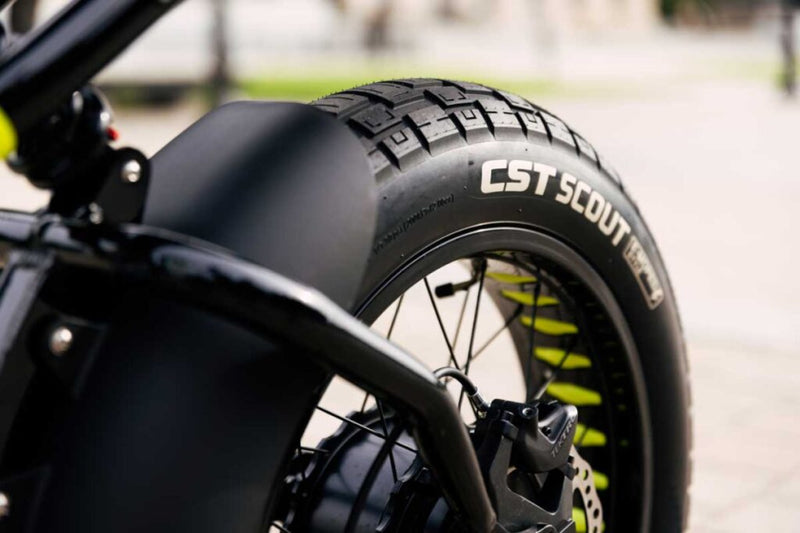 Buitenband Fatbike CST Scout 20 x 4.00"/ 100-406 mm - zwart met reflectie