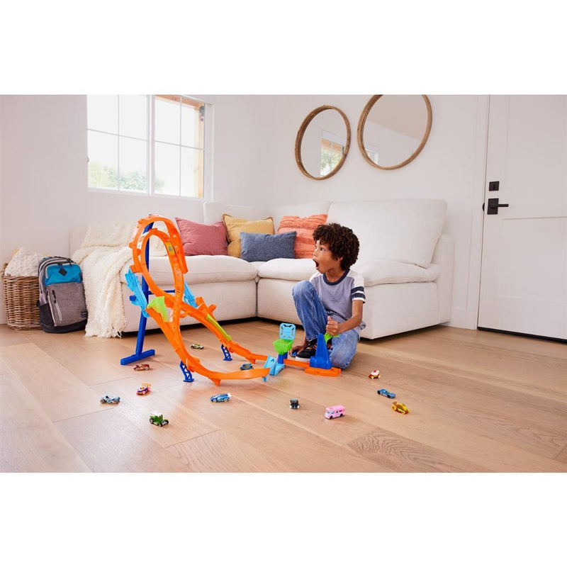 Hot Wheels Action Figure-8 Jump