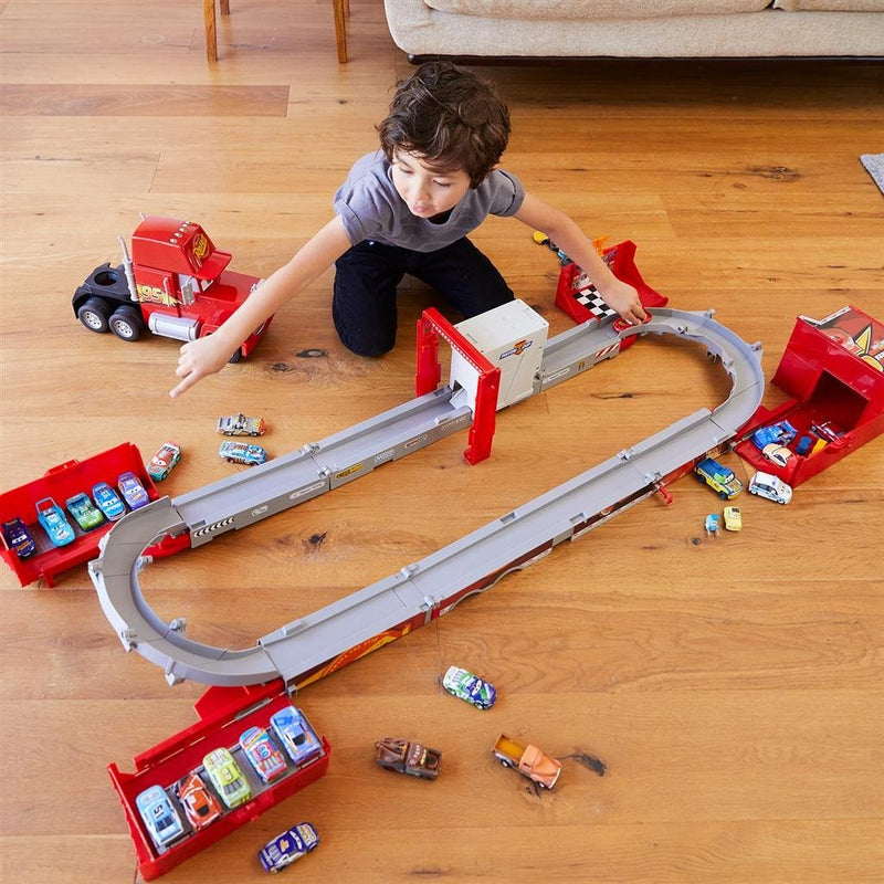 Disney Cars Mega Mack 2in1 Speelset + Licht en Geluid