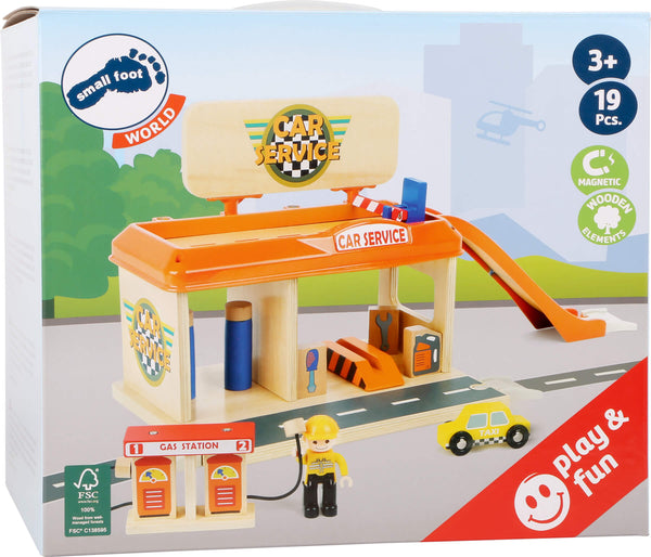 Auto reparatiewerkplaats met benzinestation