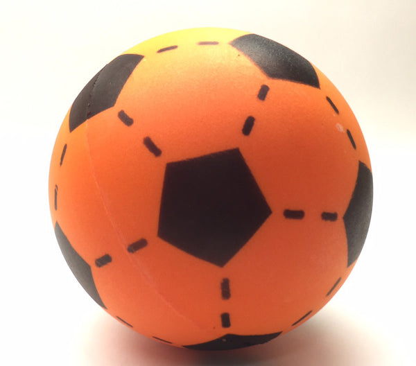 Foam voetbal oranje 20 cm.