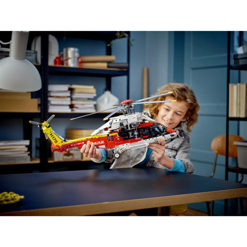 LEGO Technic 42145 Airbus H175 Reddingshelikopter
