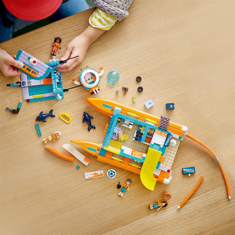 LEGO Friends Reddingsboot op zee