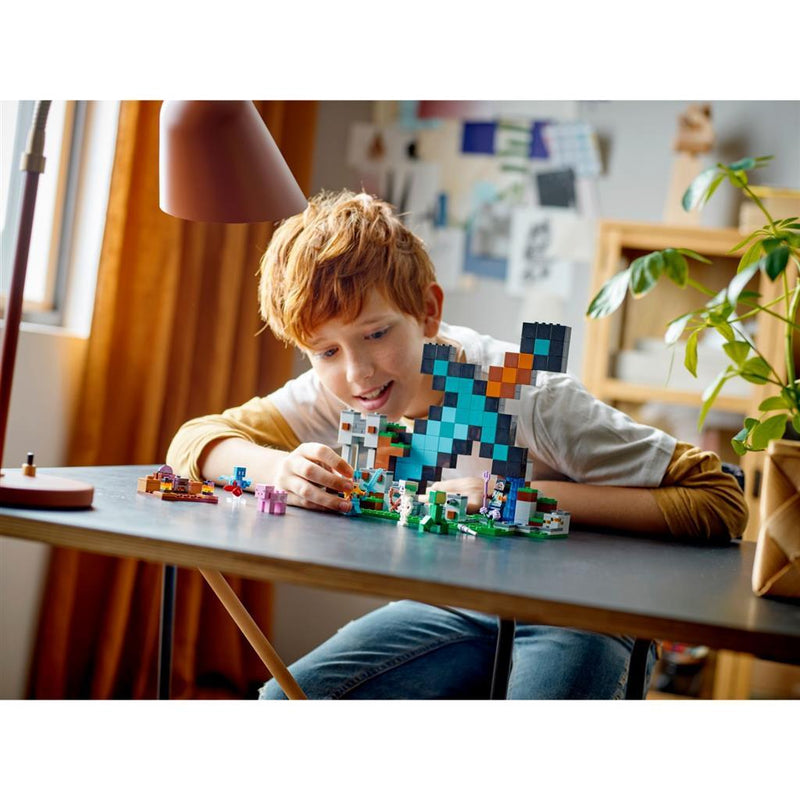 LEGO Minecraft Uitvalbasis Zwaard