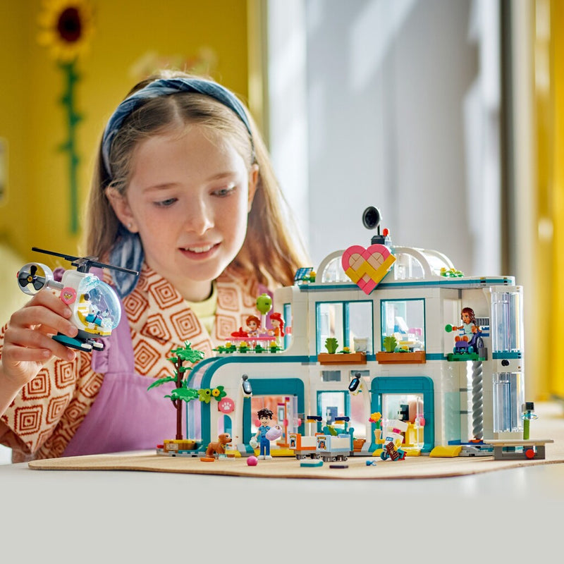 LEGO Friends 42621 Heartlake City Ziekenhuis