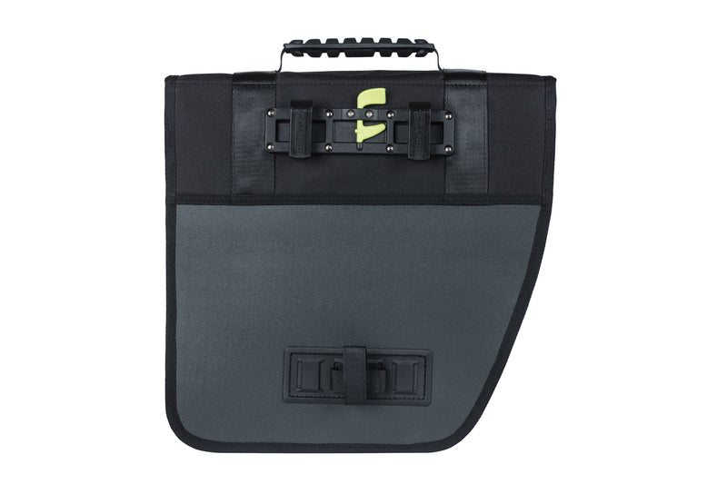 Fietstas Basil Tour Waterproof Left 14 liter 34 x 14 x 34 cm  - zwart