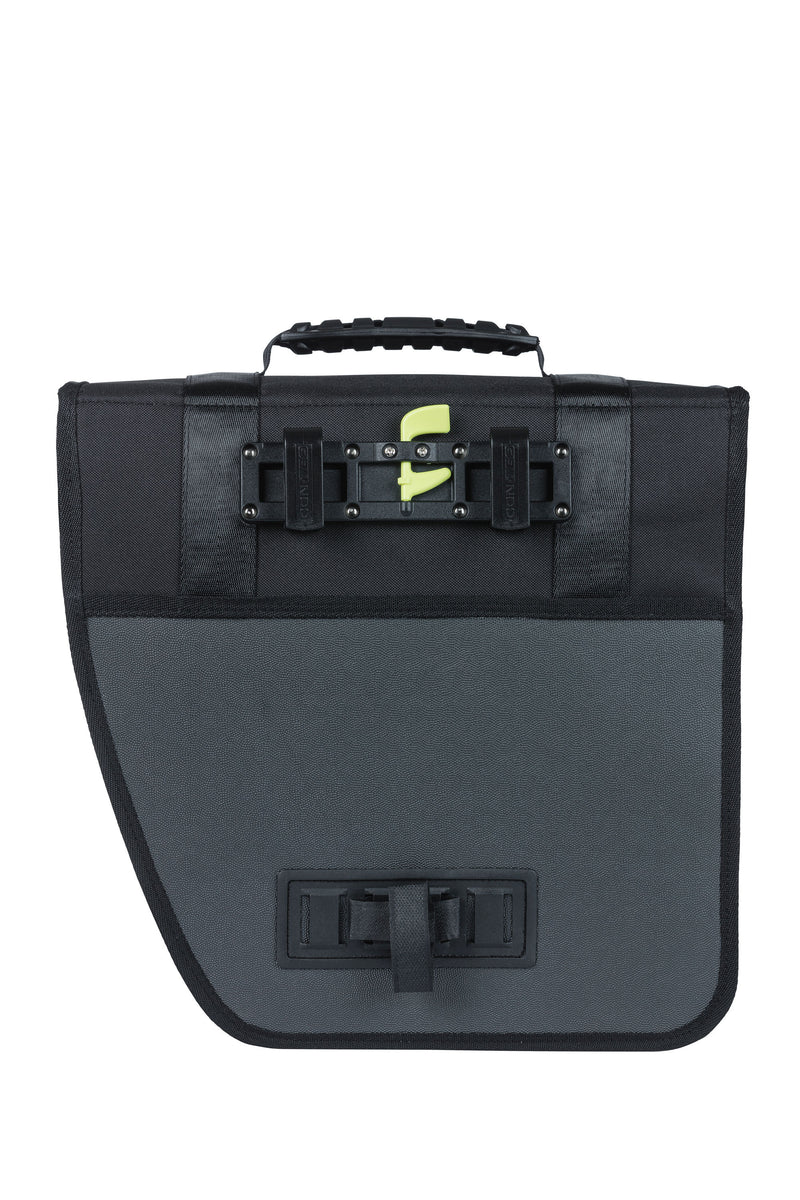 Fietstas Basil Tour Waterproof Right 14 liter 34 x 14 x 34 cm  - zwart