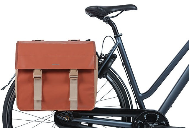 Dubbele fietstas Basil Urban Load 48-53 liter 40 x 17 x 46 cm - terra red/rose