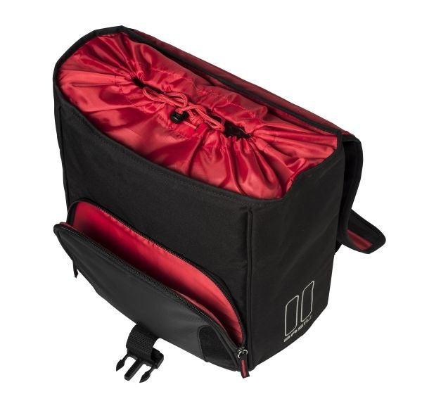 Fietsschoudertas Basil Sport Design Commuter Bag 18 liter 31 x 18 x 31 cm - zwart