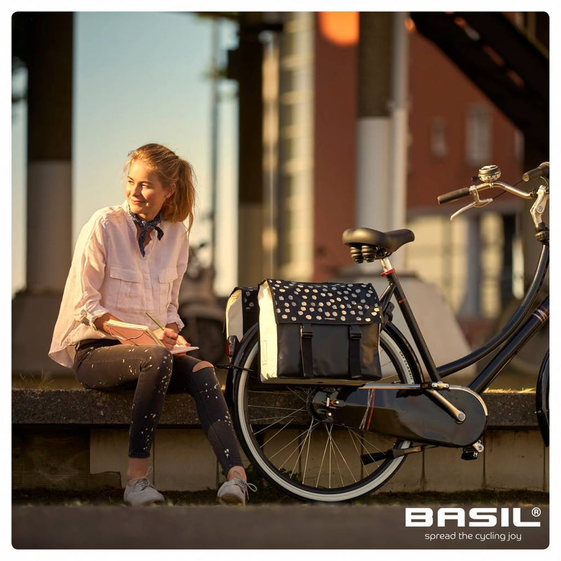 Dubbele fietstas Basil Urban Load 48-53 liter 41 x 18 x 46 cm - zwart met reflecterende stippen