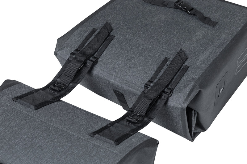 Dubbele fietstas Basil Urban Dry 50 liter 36 x 17 x 42 cm - charcoal melee