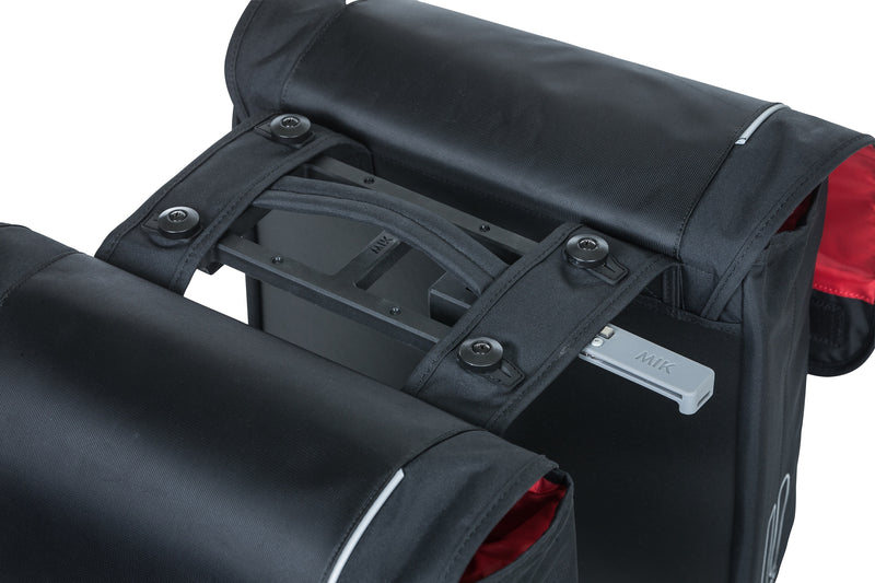 Dubbele fietstas Basil Sport Design MIK 32 liter 35 x 15 x 43 cm - zwart