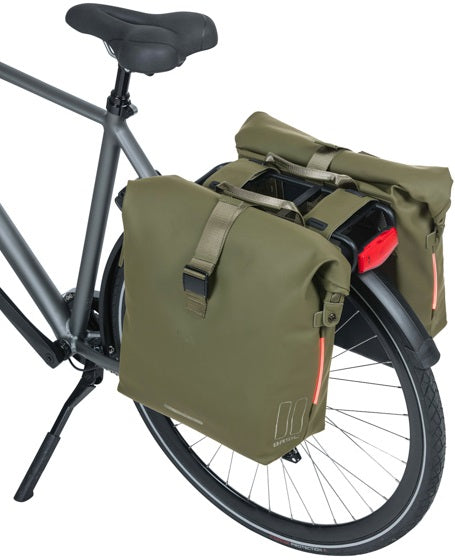 Dubbele fietstas Basil SoHo Nordlicht 41 liter 31 x 13 x 37 cm - mosgroen