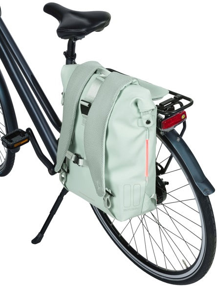 Fietsrugzak Basil SoHo Nordlicht 17 liter 31 x 14 x 37 cm - pastel groen