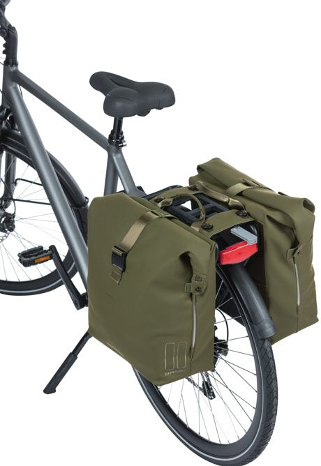 Dubbele fietstas Basil SoHo Nordlicht MIK 41 liter 31 x 13 x 37 cm - mosgroen