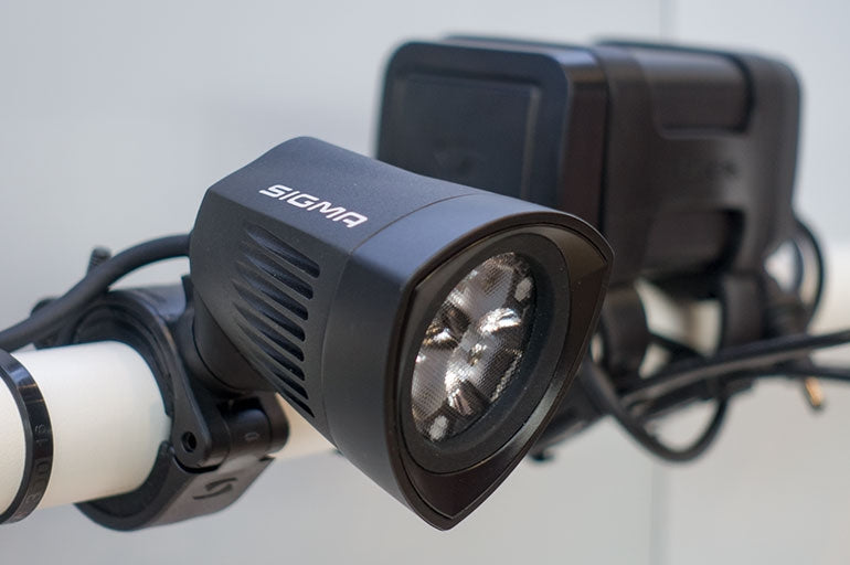 Koplamp Sigma Buster 2000 met schroefhouder + accu en afstandbediening