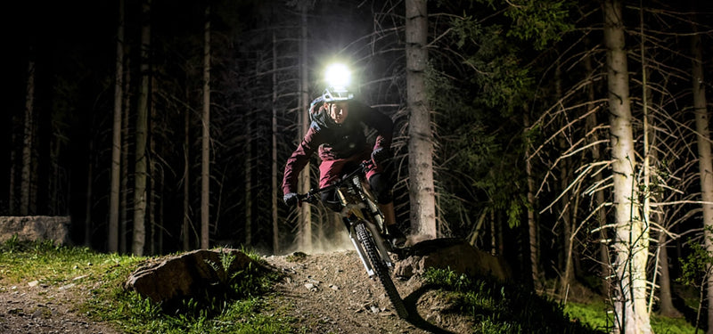 Koplamp Sigma Buster 2000 met schroefhouder + accu en afstandbediening