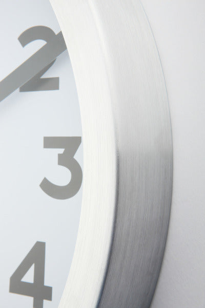 NeXtime NE-3999ARRC Wandklok Dia. 35 Cm, Aluminium, Wit, 'Station' Radio Controlled (DCF)