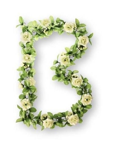 Bloemenguirland Basil met rozen, groene takjes en gipskruid - wit