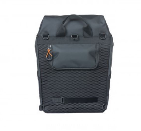 Fietsrugzak Basil Miles Tarpaulin 17 liter 31 x 17 x 44 cm - zwart/oranje