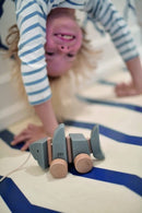 Trekdier haai hout grijs touw 17 cm