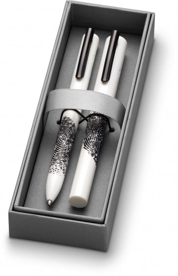 pennenetui 18,1 x 7,8 cm karton/satijn wit