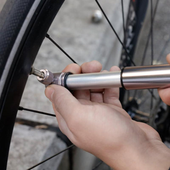 minipomp fiets 17 x 7 cm aluminium zilver