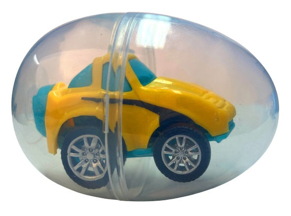 auto in verrassingsei jongens 6 x 4,5 cm geel