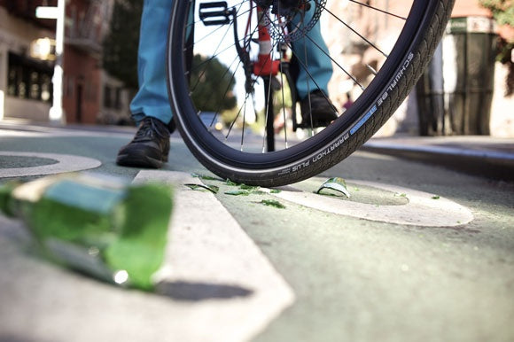 Buitenband Schwalbe Marathon Plus SmartGuard 28 x 1.40" / 37-622 mm - zwart met reflectie