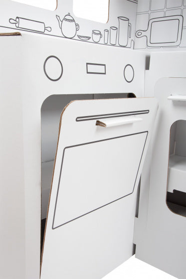 Speelkeuken gemaakt van bouwkarton
