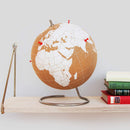 wereldbol 24 x 31 cm kurk oranje/wit