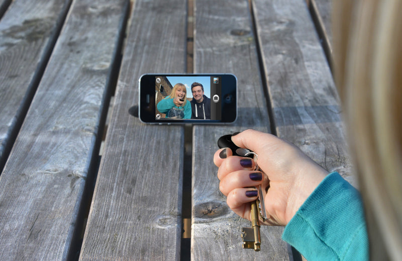 sleutelhanger Selfie bluetooth 9 x 15 cm zwart