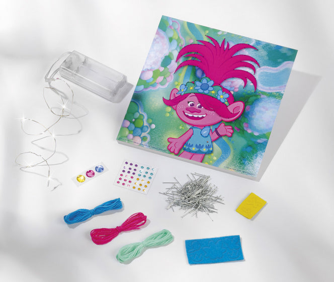 Totum Dreamworks Trolls String Art Licht Poppy + Licht