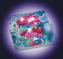 Totum Dreamworks Trolls String Art Licht Poppy + Licht