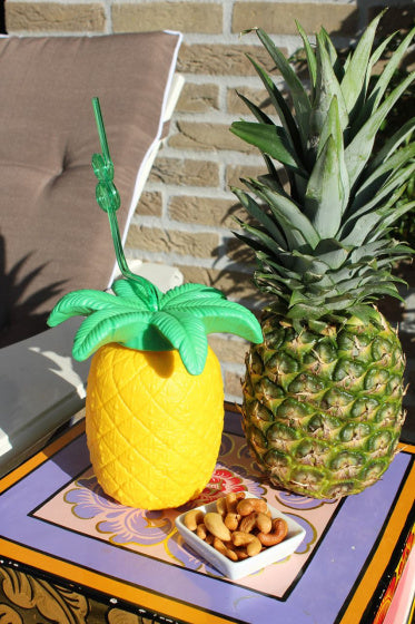 Ananas Beker met Rietje