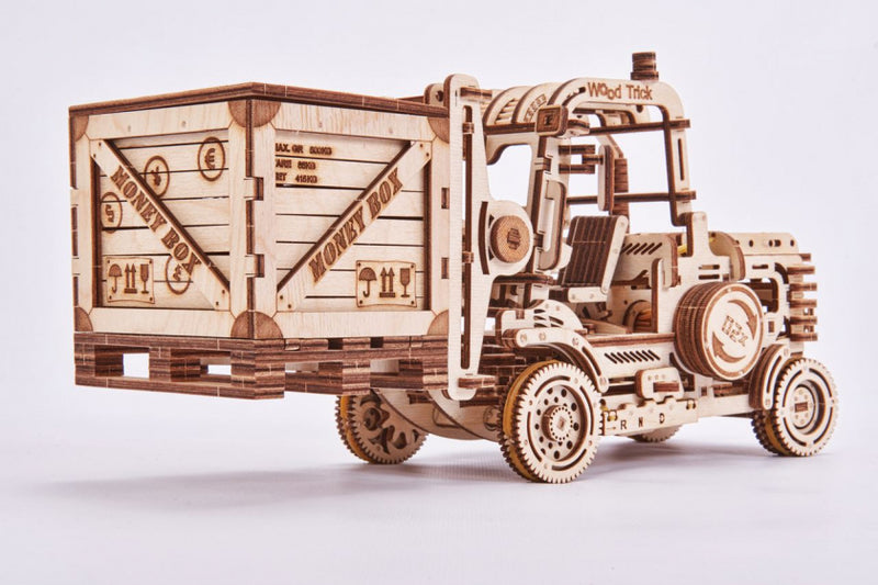 model heftruck met spaarpot hout 31,5 x 11,5 cm